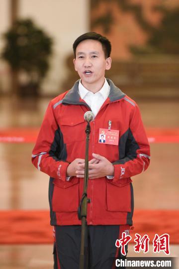 體育投注:快遞小哥宋學文:小快遞有“大學問” 超30萬件包裹零誤差
