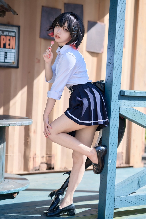 賭馬:日本美女Cos《絕區零》簡美圖賞:性感還原 身材絕佳
