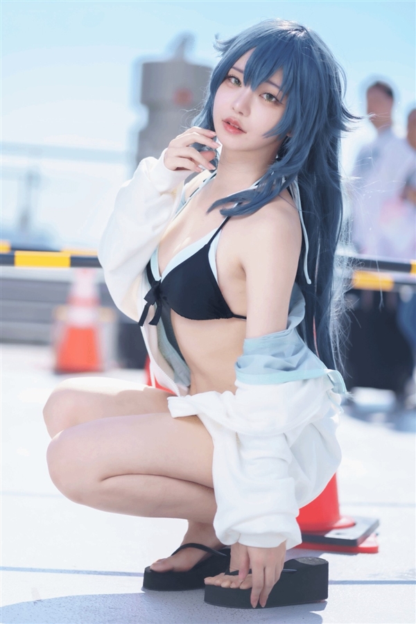 賭馬:日本美女Cos《絕區零》簡美圖賞:性感還原 身材絕佳