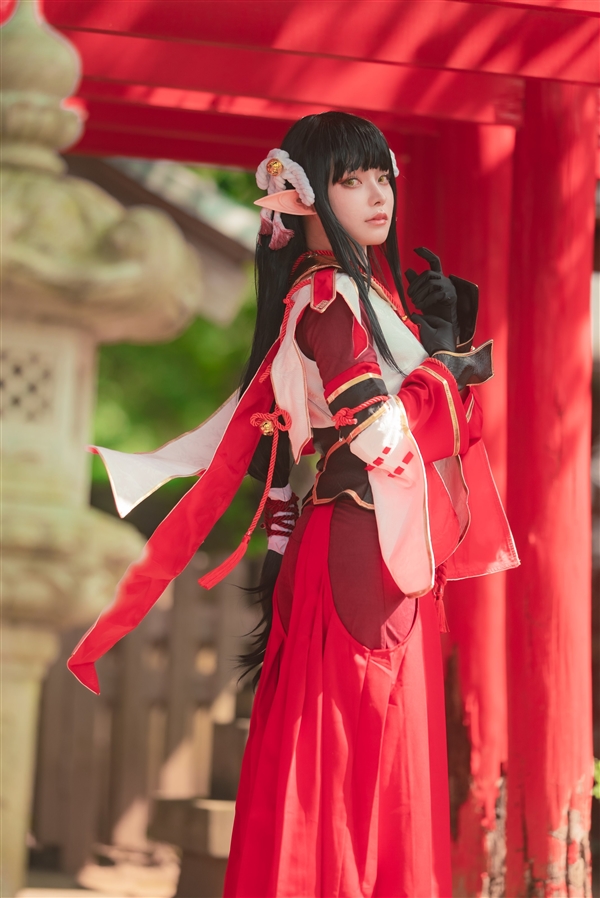 賭馬:日本美女Cos《絕區零》簡美圖賞:性感還原 身材絕佳