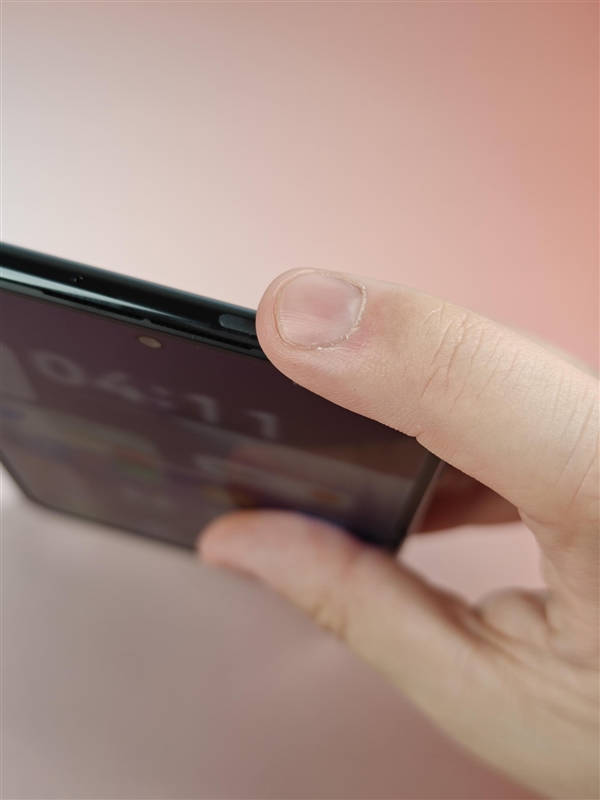 六郃彩：華爲Pura X上手：跟純血鴻矇簡直是絕配