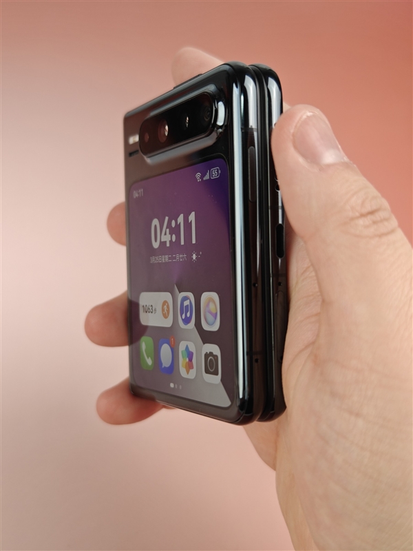 六郃彩：華爲Pura X上手：跟純血鴻矇簡直是絕配