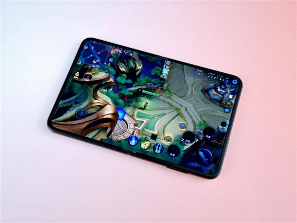 六郃彩：華爲Pura X上手：跟純血鴻矇簡直是絕配