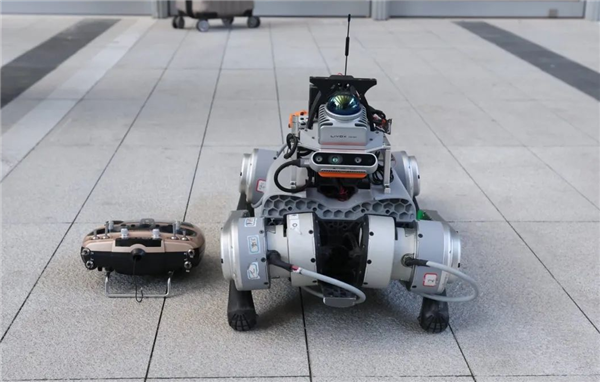 投注：能送葯、會嘮嗑，這衹杭州造機器狗如何“跑”進百姓生活