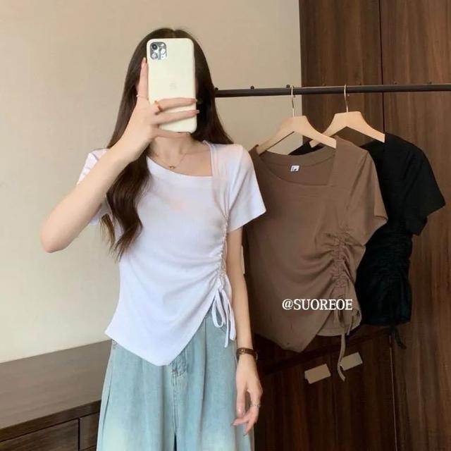 體育投注:斜肩上衣+半身裙,清涼松弛顯氣質!