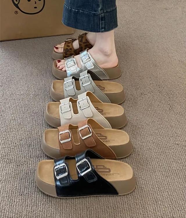 體育投注:斜肩上衣+半身裙,清涼松弛顯氣質!