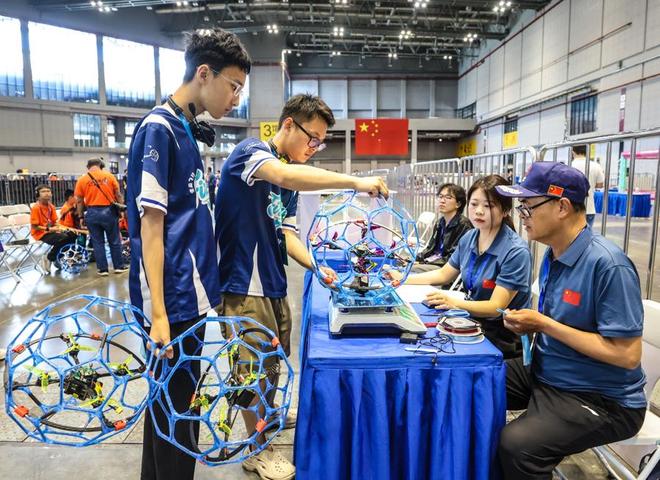 Online Casino:看無人機怎麽踢足球,這項新興運動正在引領科技競技新風潮