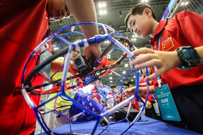 Online Casino:看無人機怎麽踢足球,這項新興運動正在引領科技競技新風潮