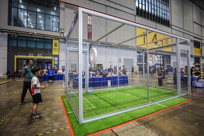 Online Casino:看無人機怎麽踢足球,這項新興運動正在引領科技競技新風潮