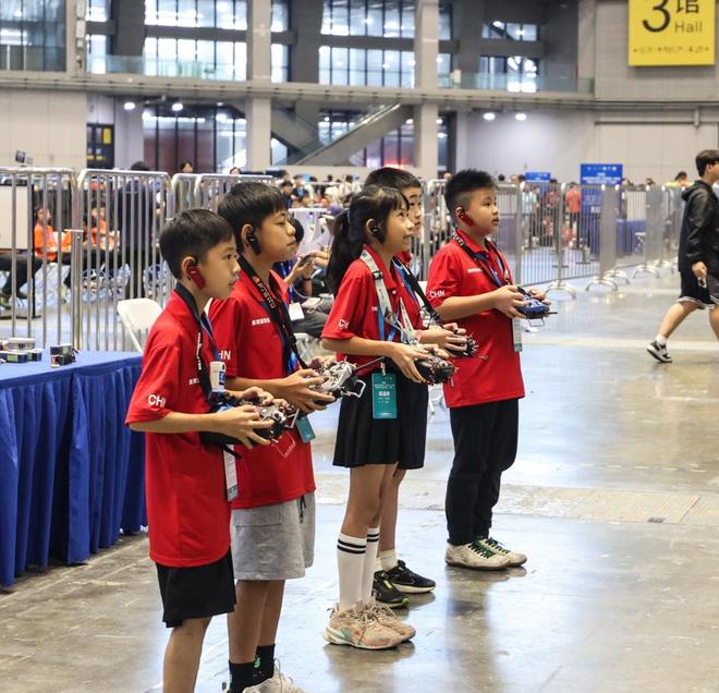 Online Casino:看無人機怎麽踢足球,這項新興運動正在引領科技競技新風潮