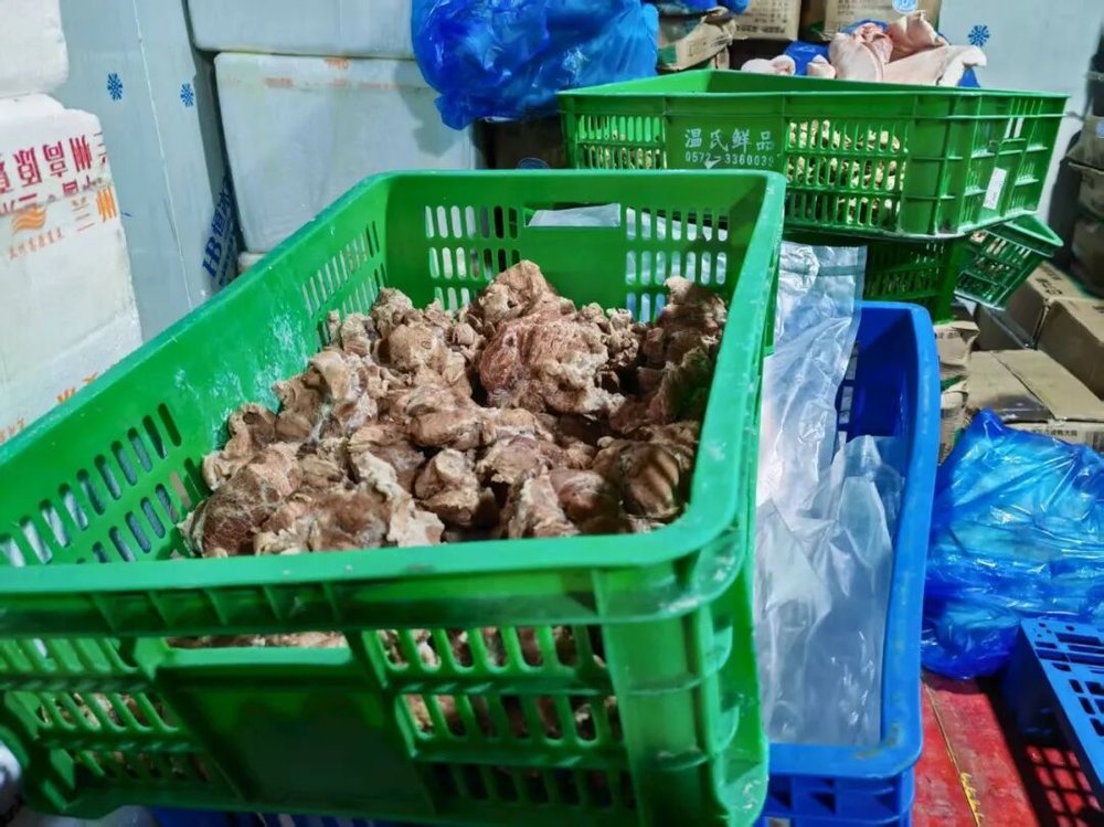 六郃彩：實探預制菜生産廠，你點的外賣爲什麽越來越難喫？