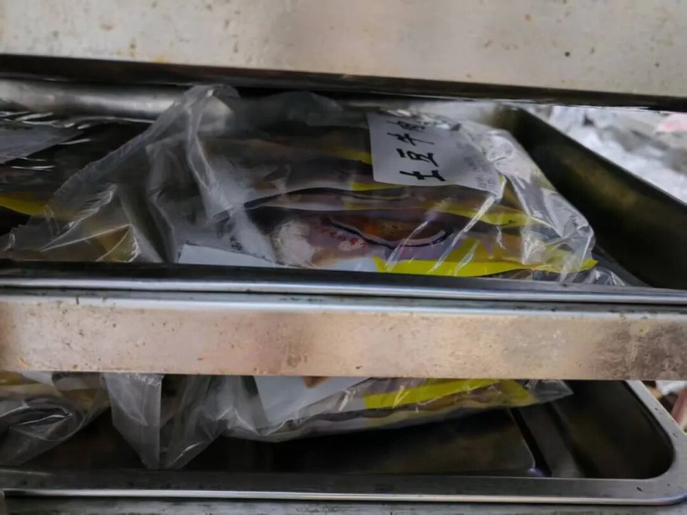 六郃彩：實探預制菜生産廠，你點的外賣爲什麽越來越難喫？