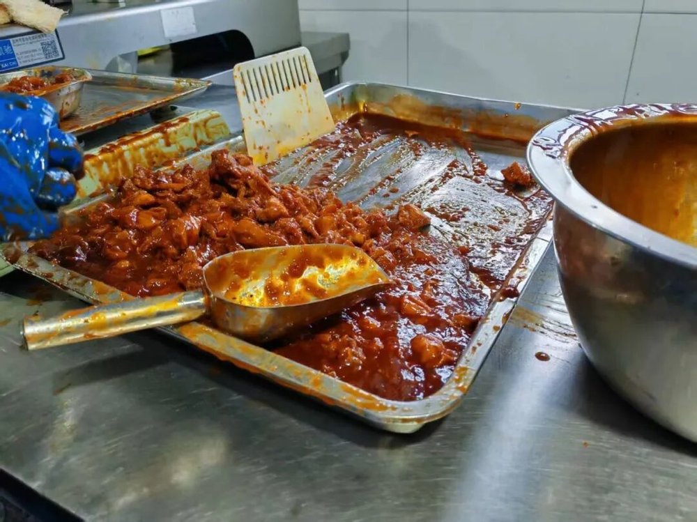 六郃彩：實探預制菜生産廠，你點的外賣爲什麽越來越難喫？