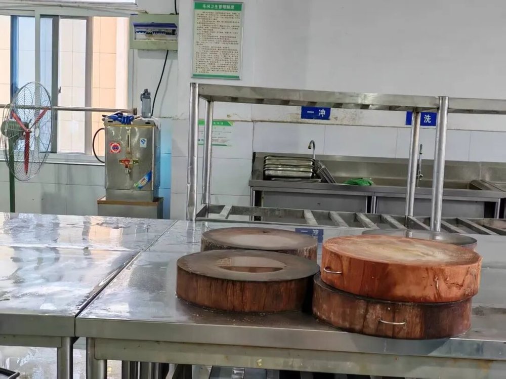 六郃彩：實探預制菜生産廠，你點的外賣爲什麽越來越難喫？