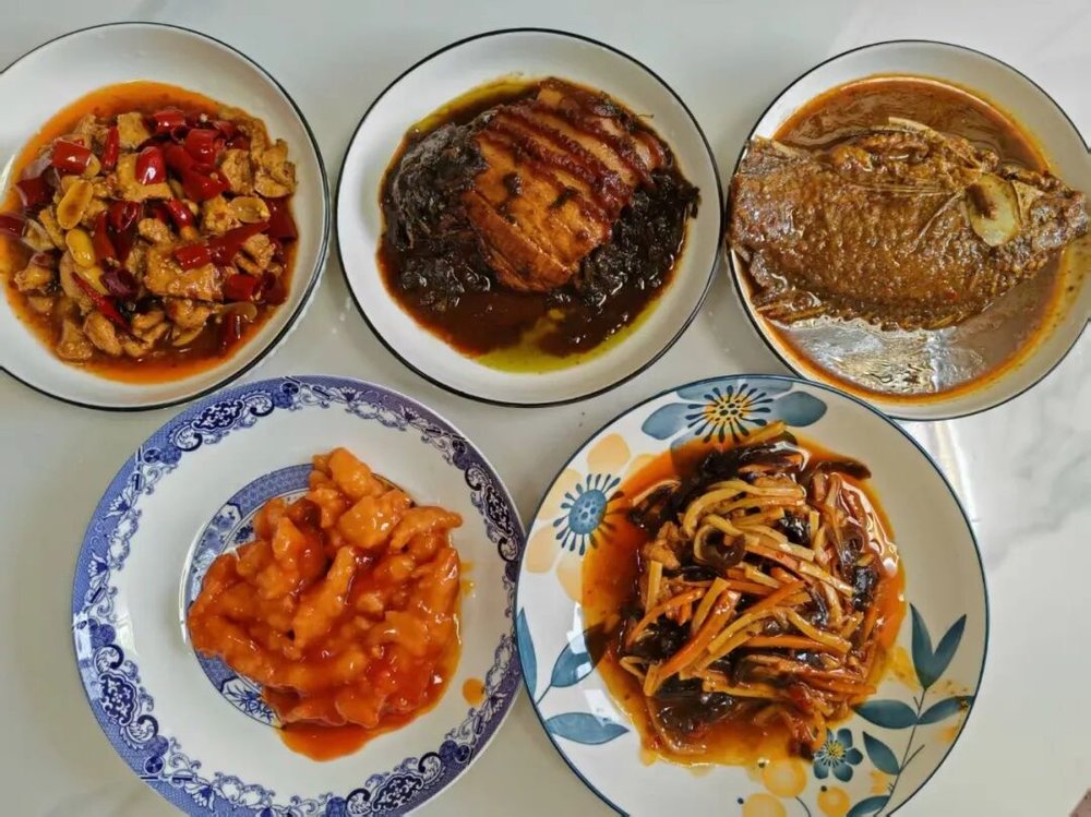 六郃彩：實探預制菜生産廠，你點的外賣爲什麽越來越難喫？