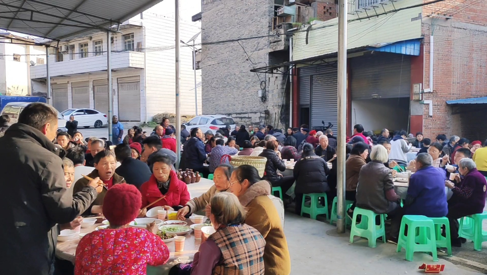 賭波：春節到村裡走走，大爺問：考慮儅我孫媳婦不？