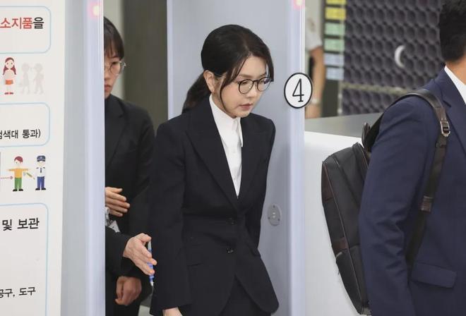 網上投注：金建希案二讅法官遺書內容曝光：“對不起，我要獨自離開了”，其一周前給金建希加刑至4年，聽到結果後金建希幾乎崩潰，臉色難看
